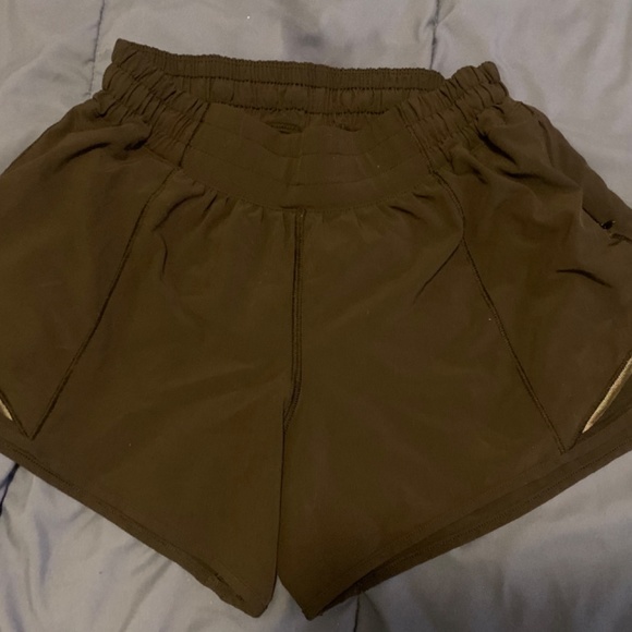 Lululemon hotty hot short - Picture 2 of 4